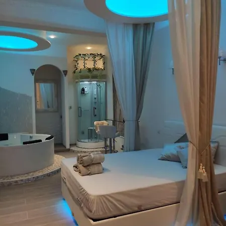 Mila Prive Sauna & Wellness Love hotel