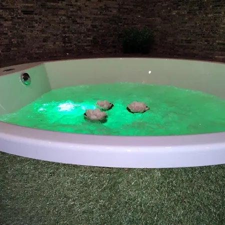 Mila Prive Sauna & Wellness Love hotel *